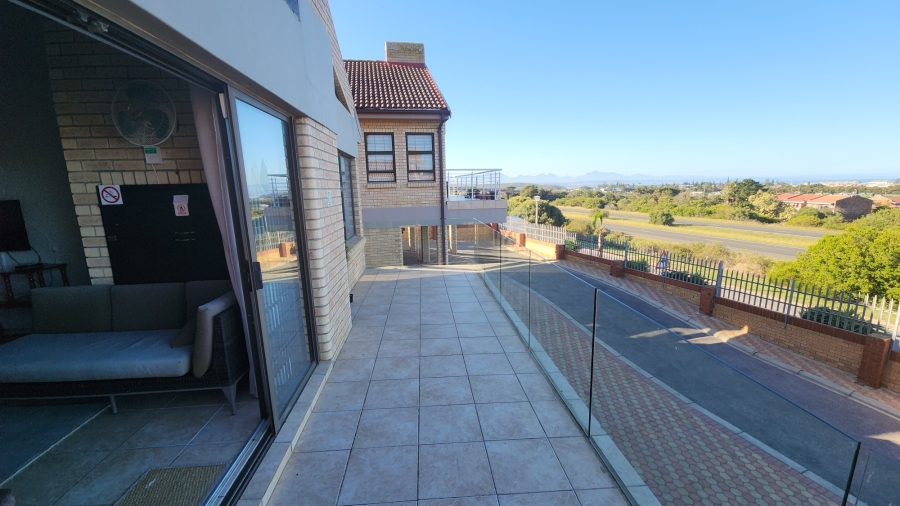 3 Bedroom Property for Sale in Menkenkop Western Cape